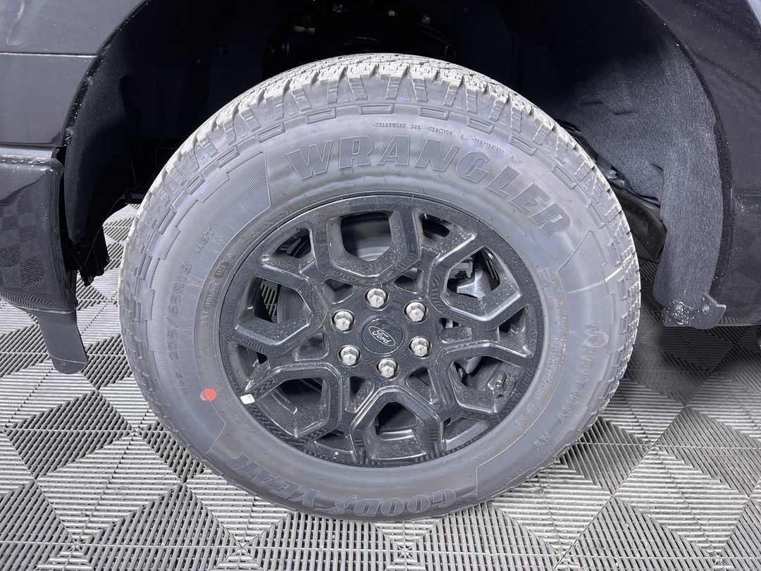 New 2026 Agate Black Metallic Ford XLT image 28