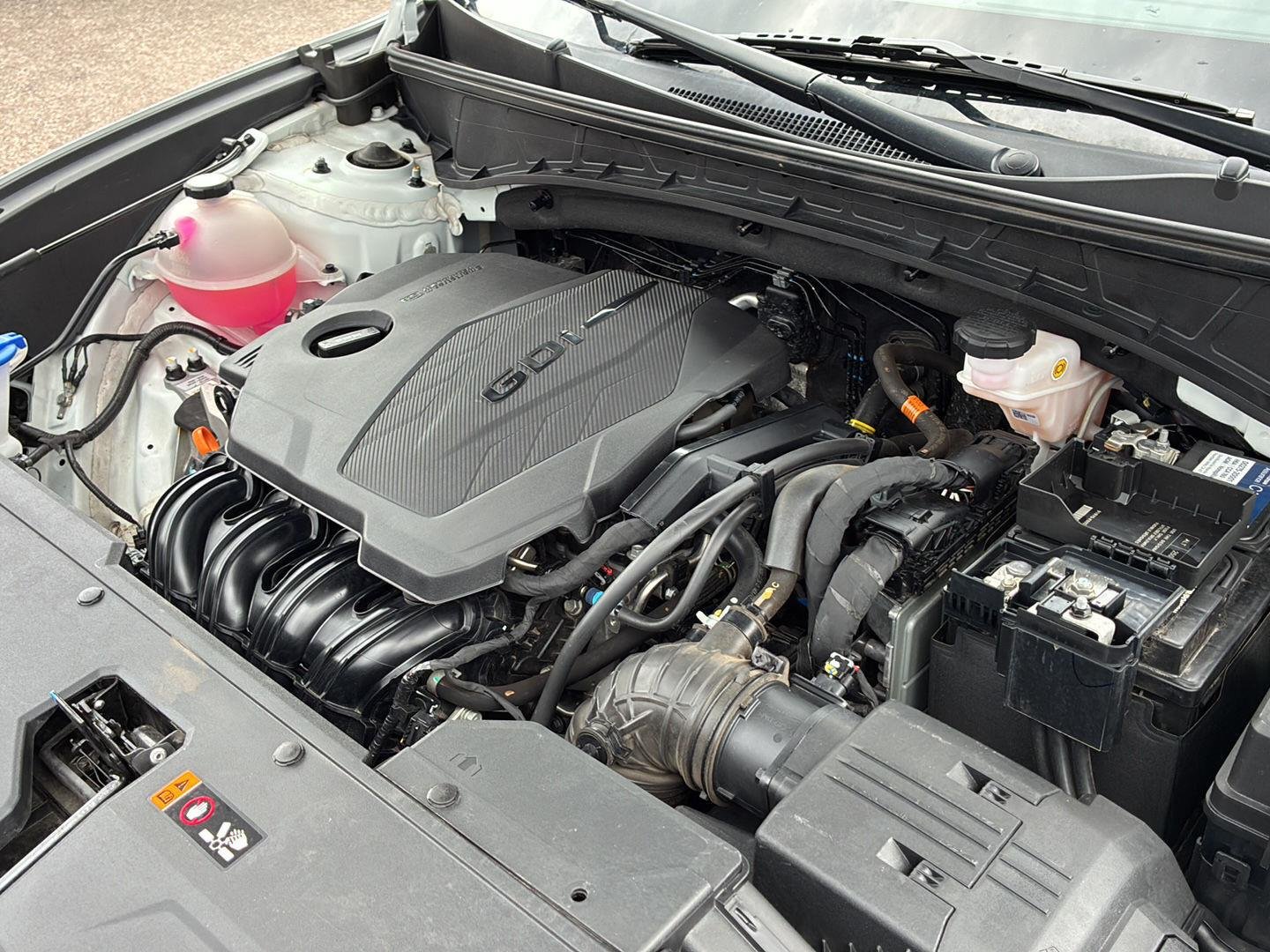 Used 2024 White Pearl Hyundai SE image 12