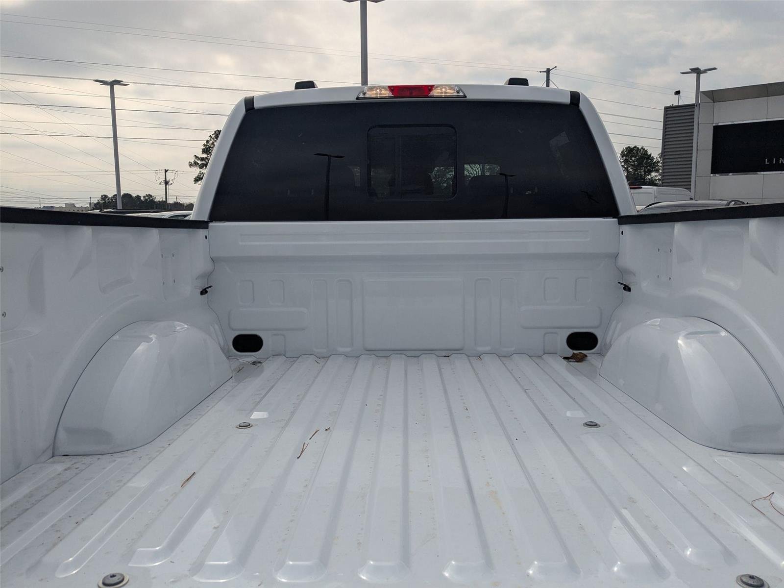 New 2025 Oxford White Ford XLT image 30
