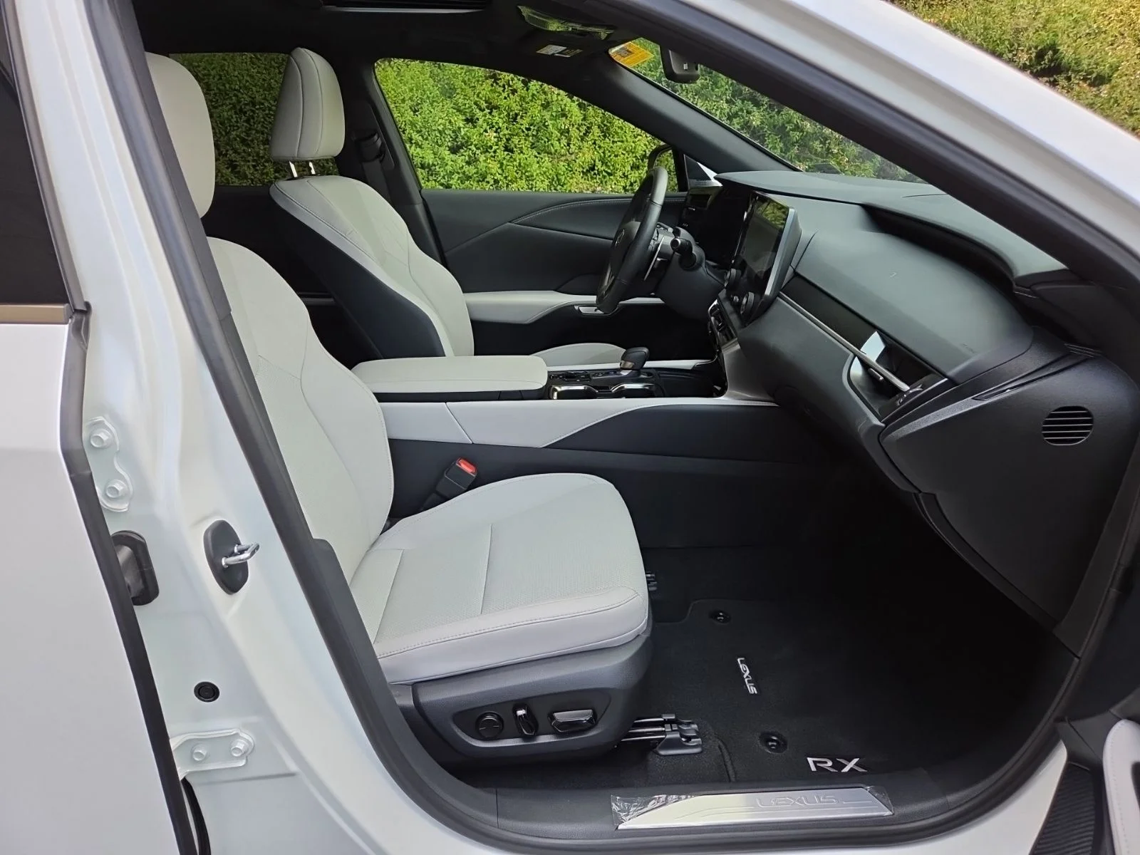 Used 2026 White Lexus 350h Premium image 21