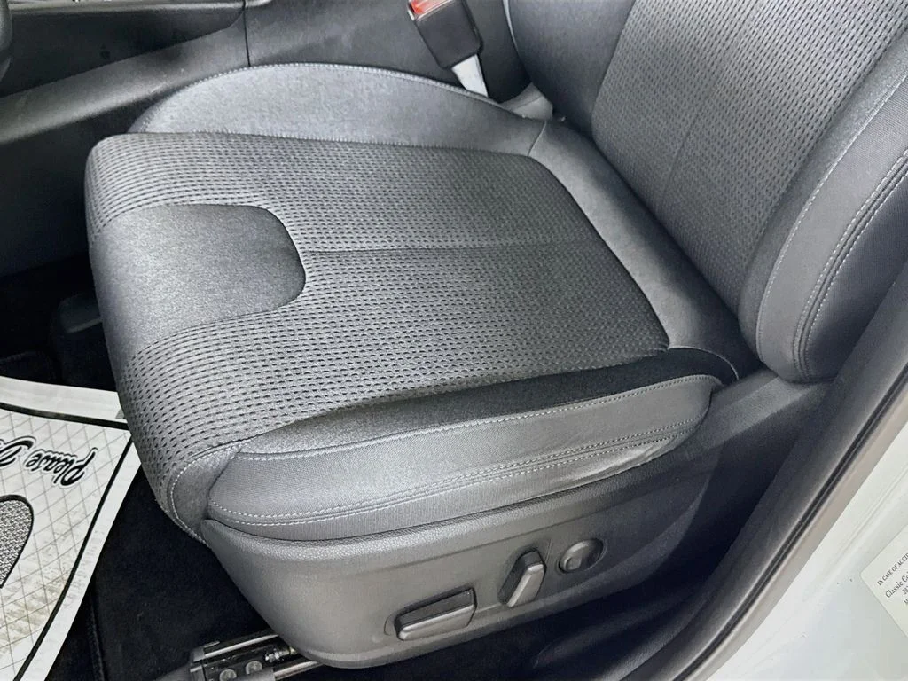 Used 2019 Quartz White Hyundai SEL Plus image 22