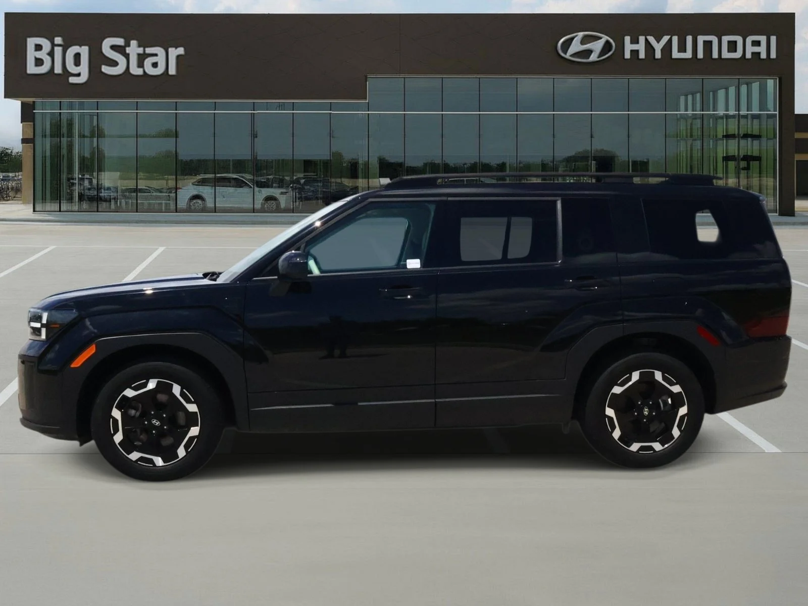 Used 2025 Phantom Black Hyundai SEL image 2