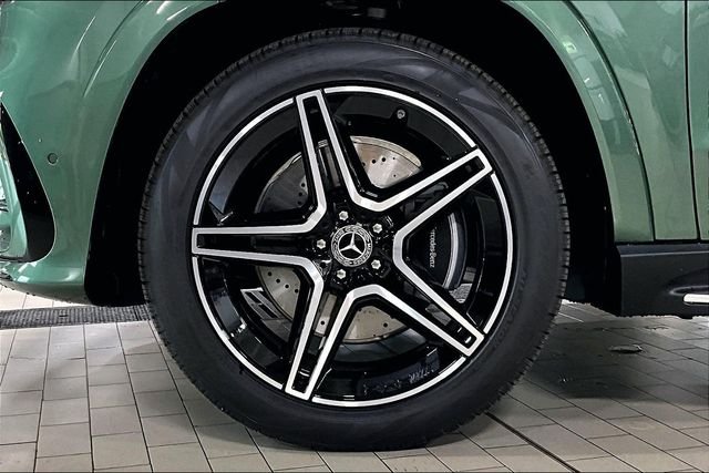 New 2026 MANUFAKTUR Ireland Mid Green Metallic Mercedes-Benz GLS 450 image 25