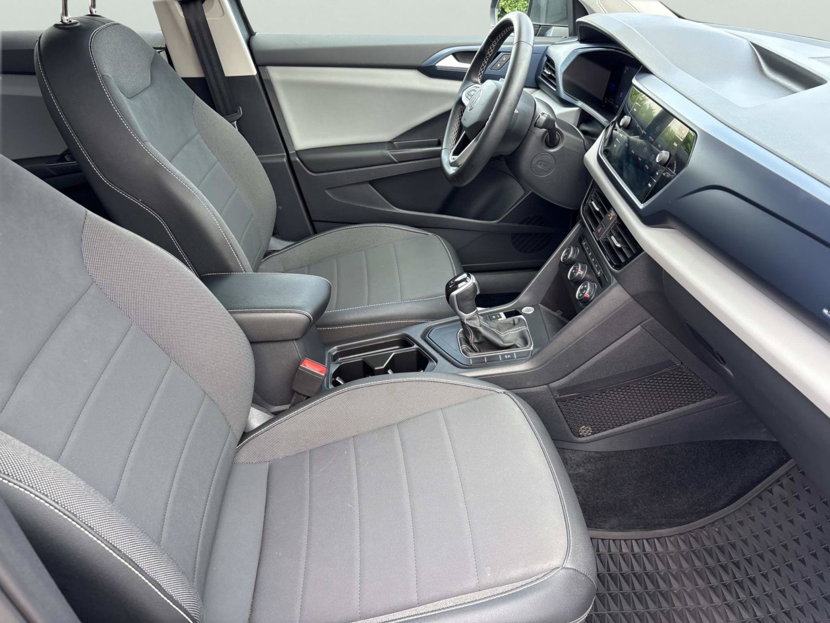 Used 2022 Platinum Gray Metallic Volkswagen 1.5T SE image 19