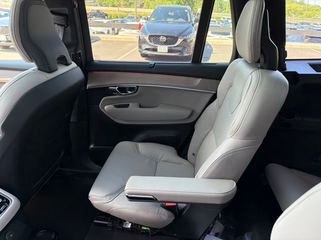 New 2026 White Volvo T8 Ultra image 10
