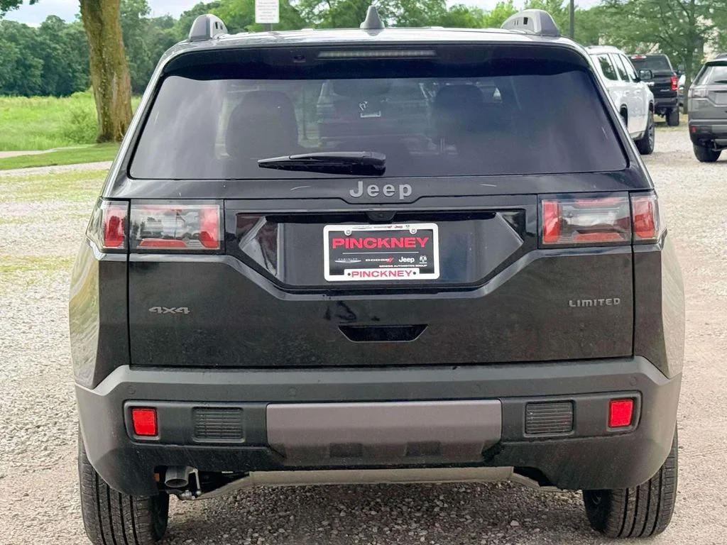 New 2026 Diamond Black Crystal Pearl-Coat Exterior Paint Jeep Limited image 8
