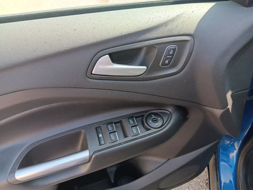 Used 2019 Lightning Blue Metallic Ford SE image 15
