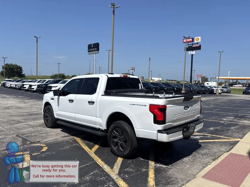 Used 2024 Oxford White Ford XLT image 3