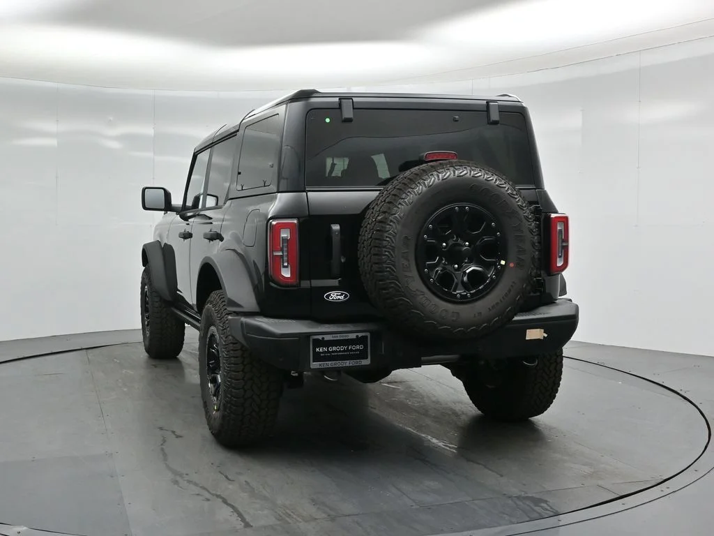 New 2026 Shadow Black Ford Badlands image 28