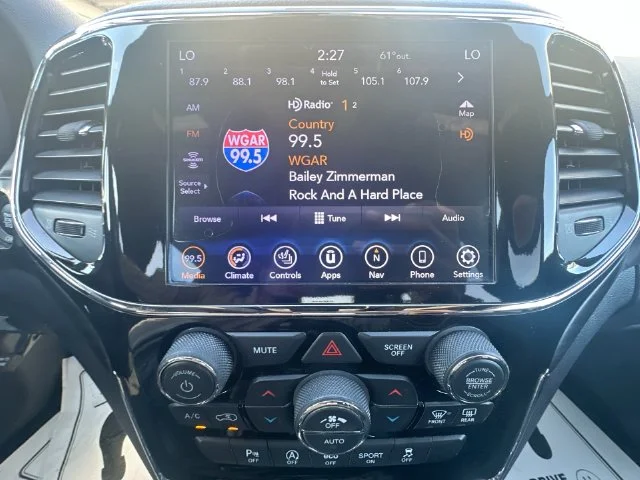 Used 2020 White Jeep Laredo image 19