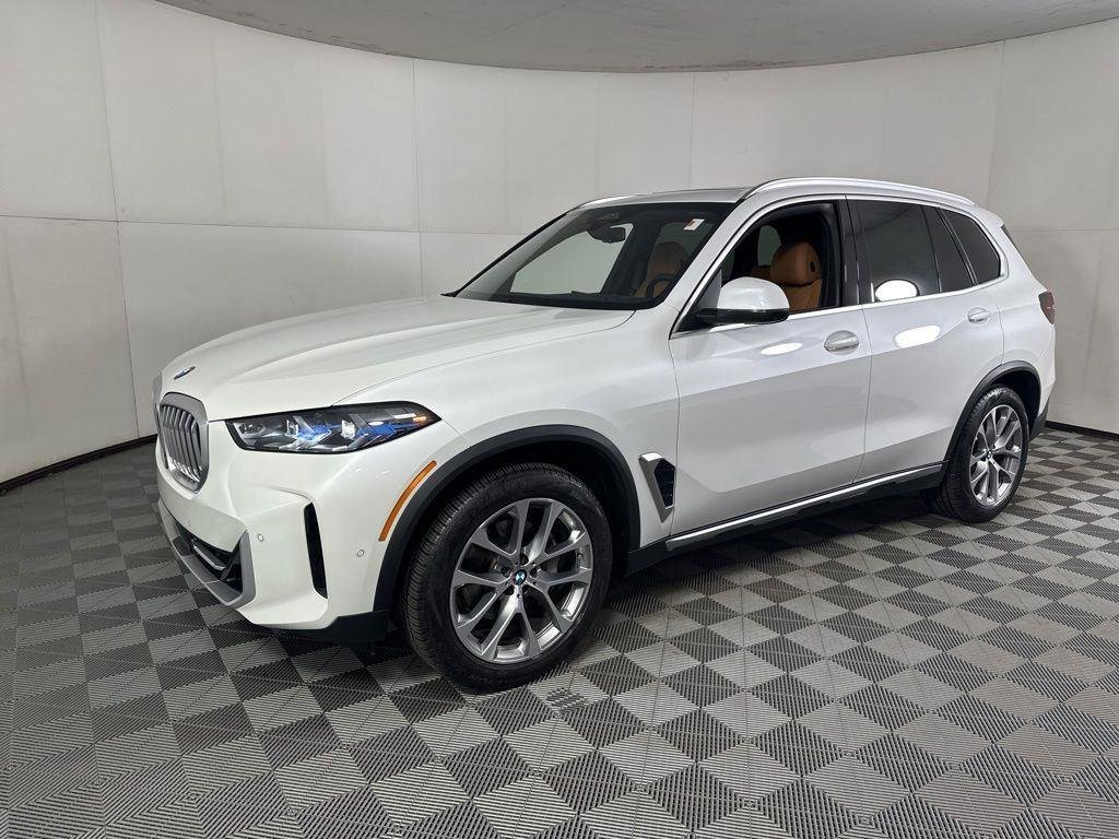 Used 2024 White Metallic BMW xDrive40i image 27