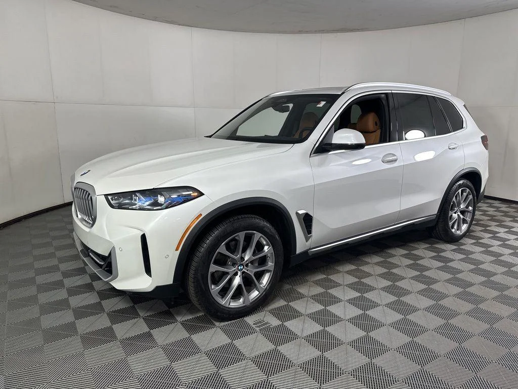Used 2024 White Metallic BMW xDrive40i image 27