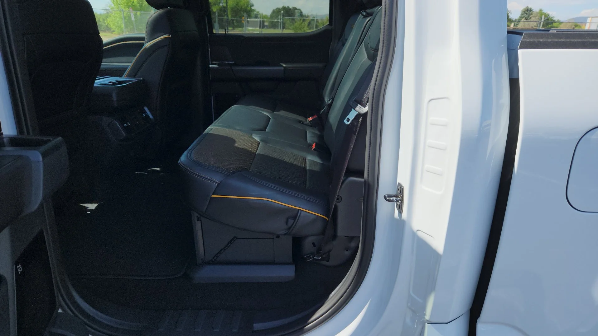 New 2026 Oxford White Ford Tremor image 15