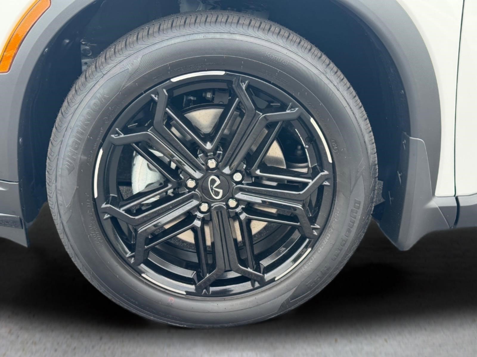 New 2027 RADIANT WHITE INFINITI Sport AWD image 9