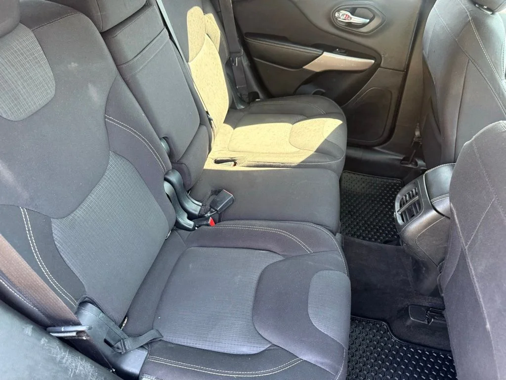 Used 2017 Red Jeep Latitude image 49