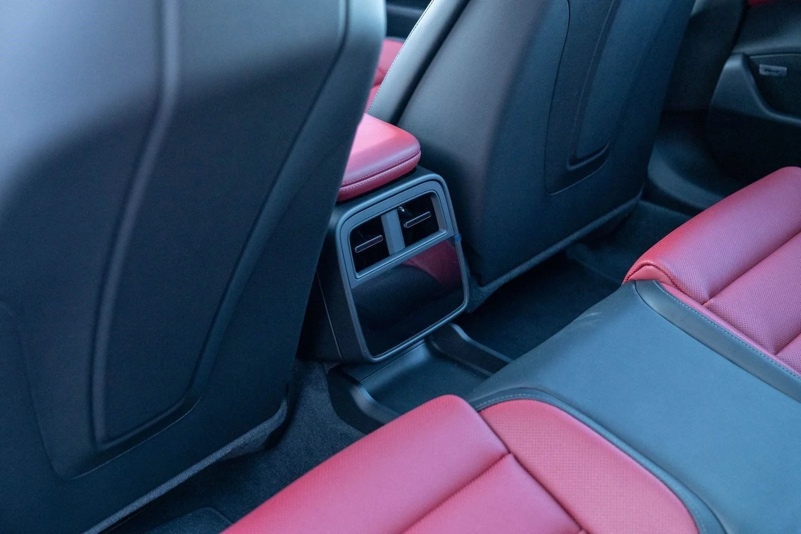 2026 Porsche Taycan GTS - Photo 37