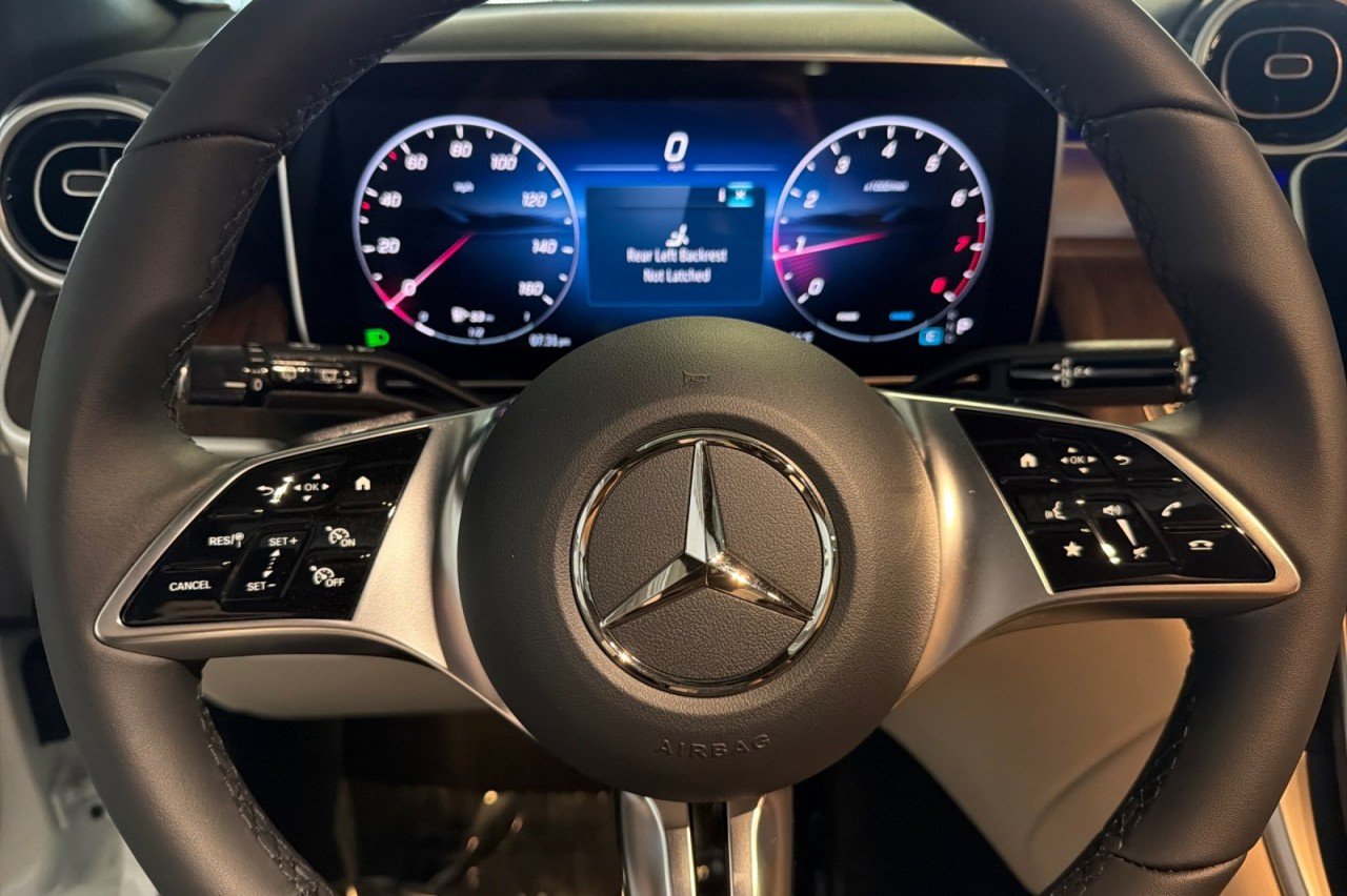 New 2026 Polar White Mercedes-Benz GLC 300 SUV image 22