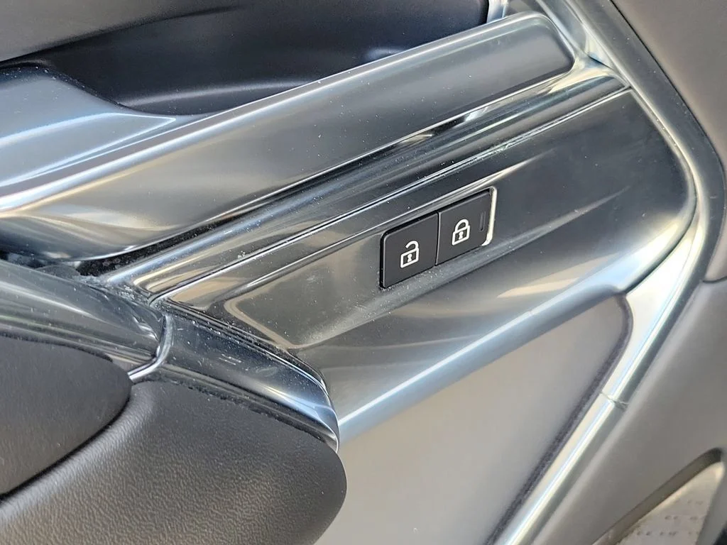 Used 2023 Santorini Black Metallic Land Rover Autobiography image 10