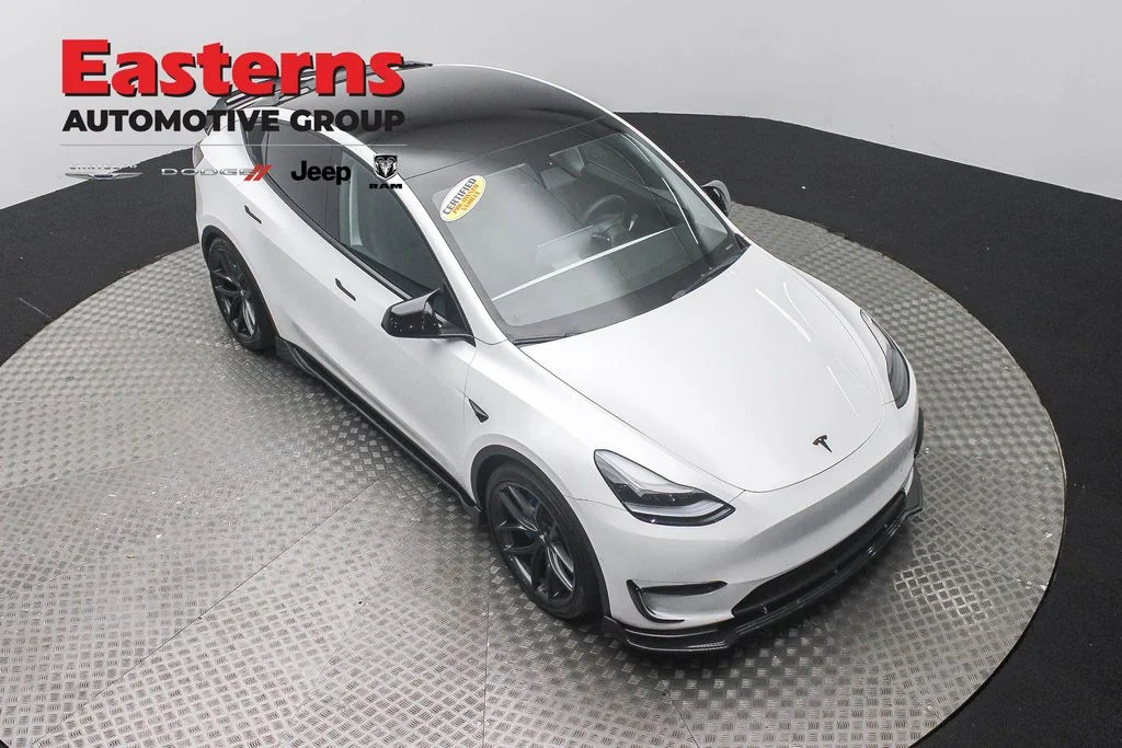 Used 2022  Tesla Performance image 3