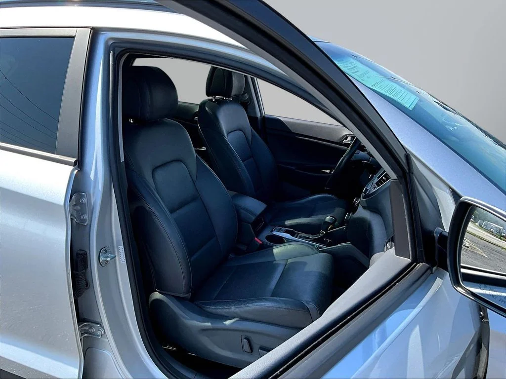 Used 2018 Silver Hyundai Limited image 29