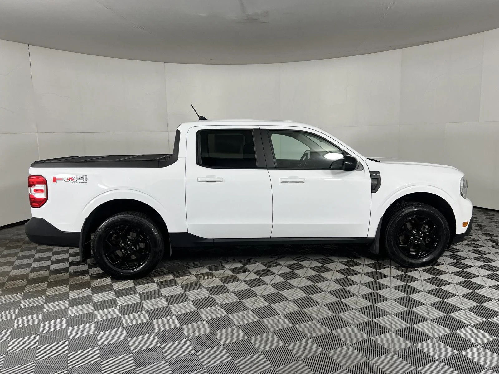 Used 2024 Oxford White Ford LARIAT image 10