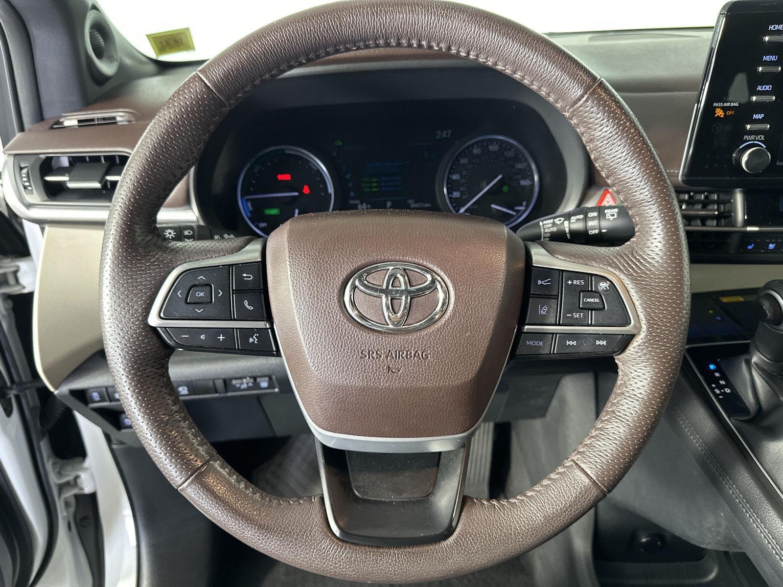 Used 2022 Windchill Pearl Toyota Platinum 7-Passenger image 13