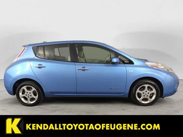 Used 2011 Blue Nissan SL image 6