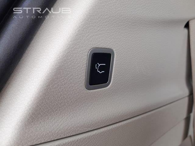 Used 2022 Brilliant Black Crystal Pearlcoat Chrysler Touring L image 56