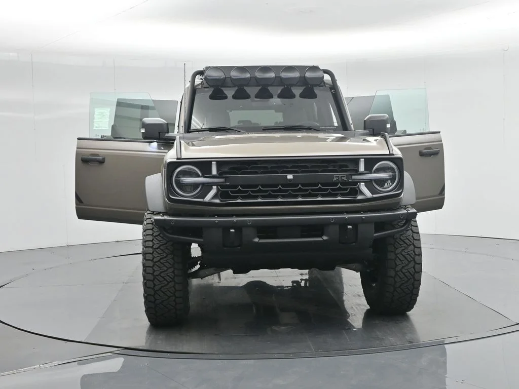 New 2025 Marsh Gray Ford Badlands image 36