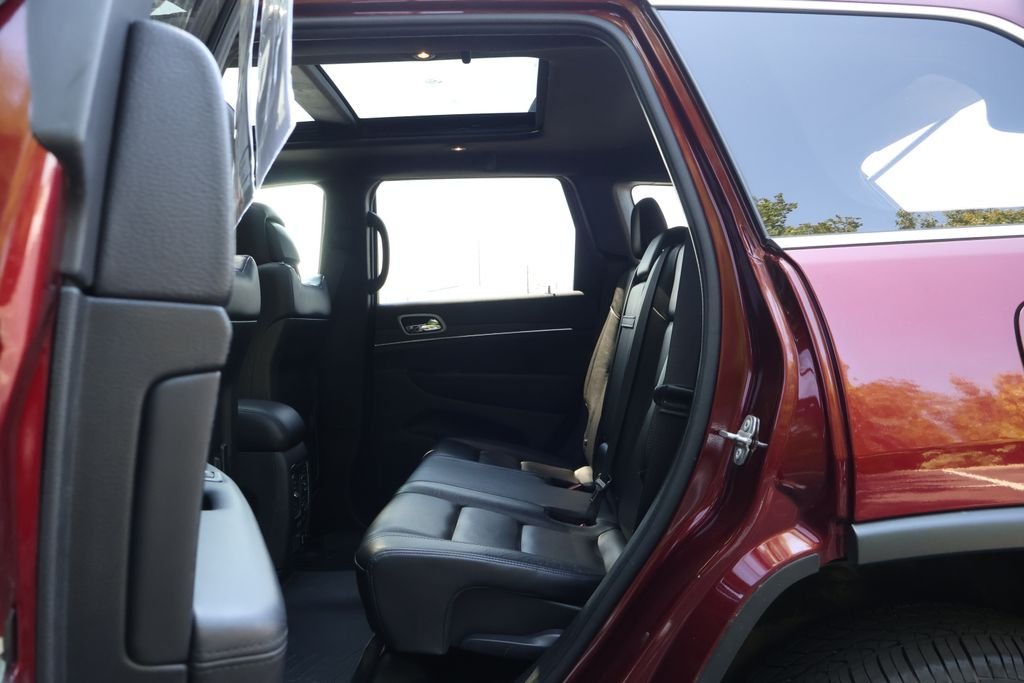 Used 2022 Red Jeep Limited image 44
