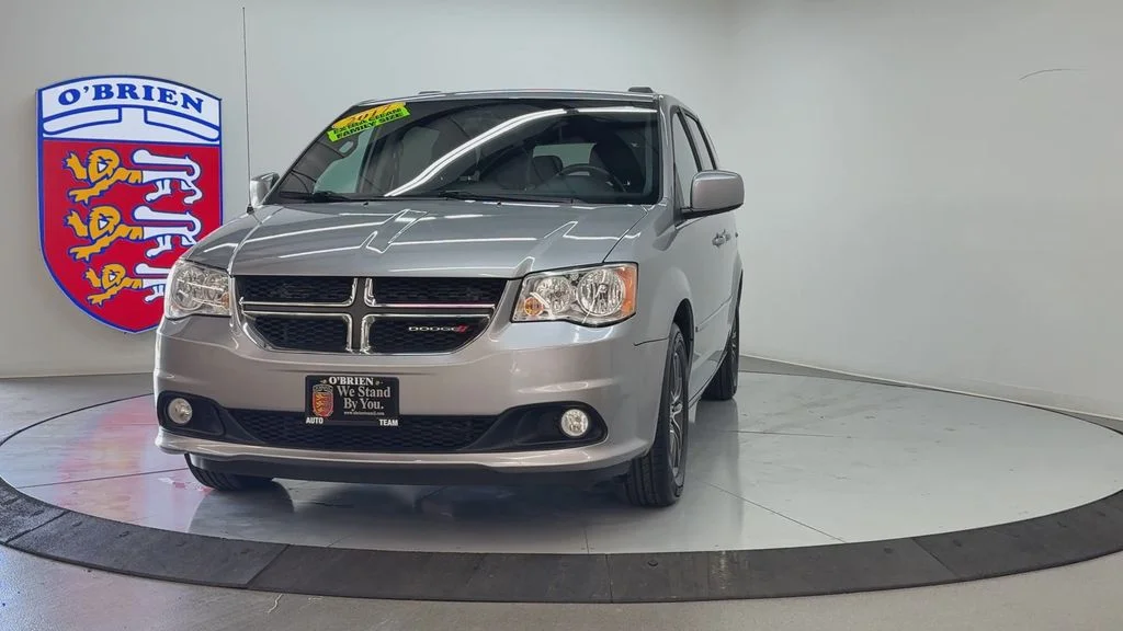 Used 2017 Billet Clearcoat Dodge SXT image 9