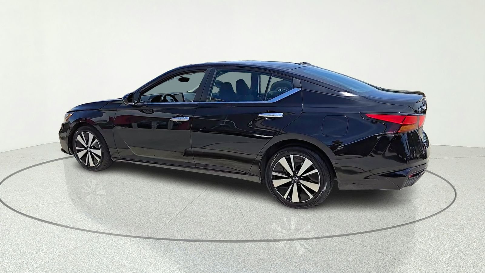 Used 2022 Black Nissan 2.5 SV image 6