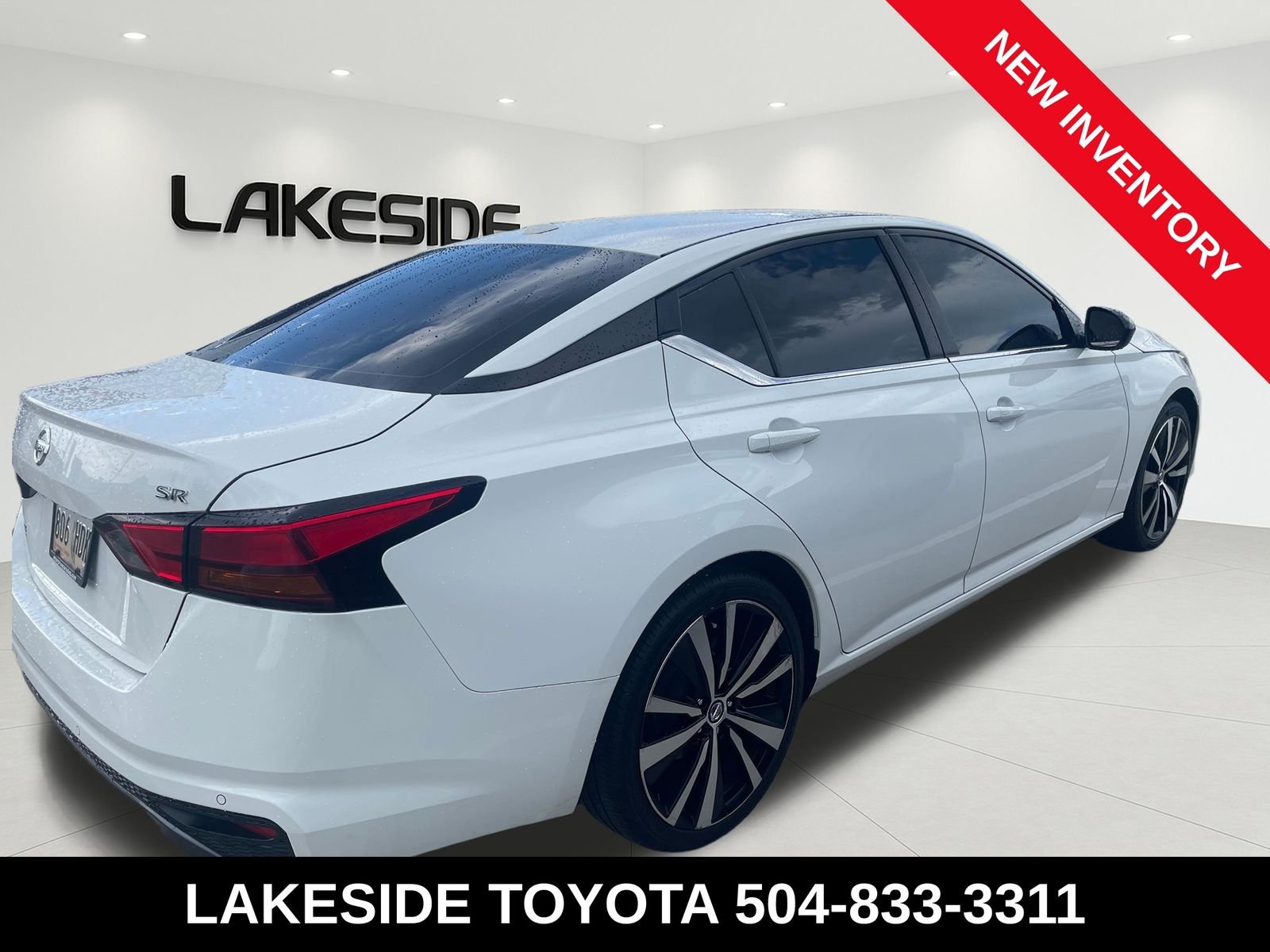 Used 2022 White Nissan 2.5 SR image 4
