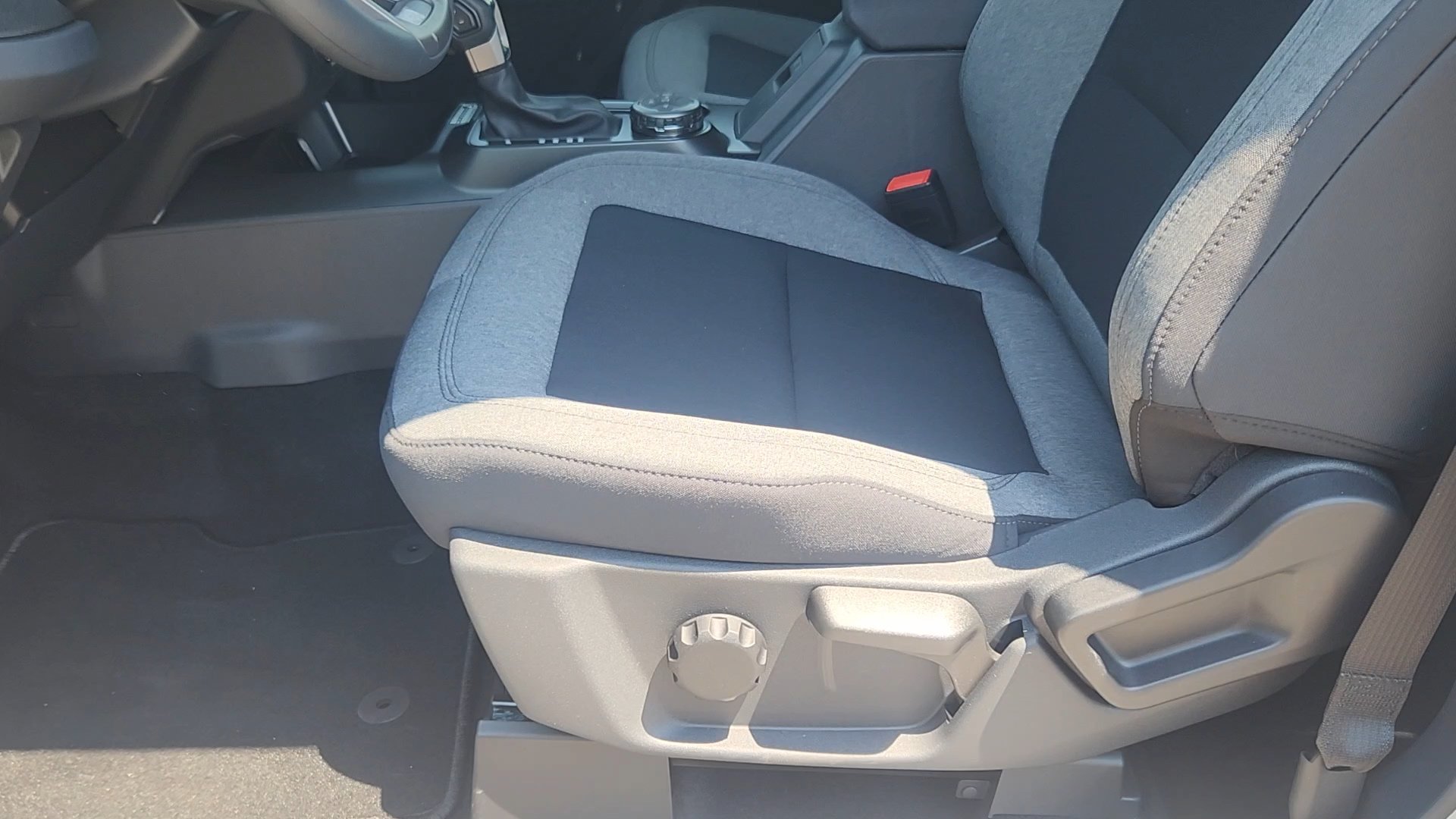 New 2026 Avalanche Gray Ford Base image 28