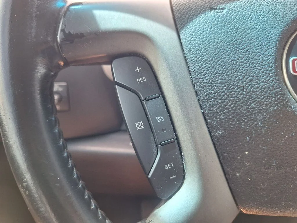 Used 2013 White GMC SLE image 12