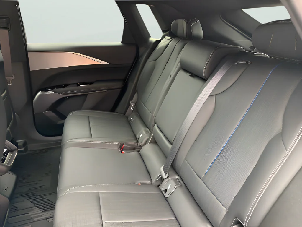 2027 Cadillac LYRIQ Luxury - Photo 33