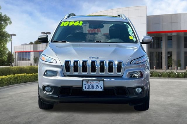 Used 2016 Silver Jeep Latitude image 10