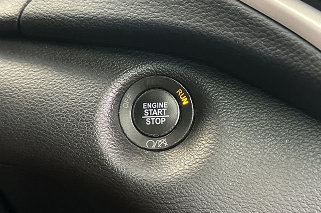 Used 2016 Silver Jeep Latitude image 25