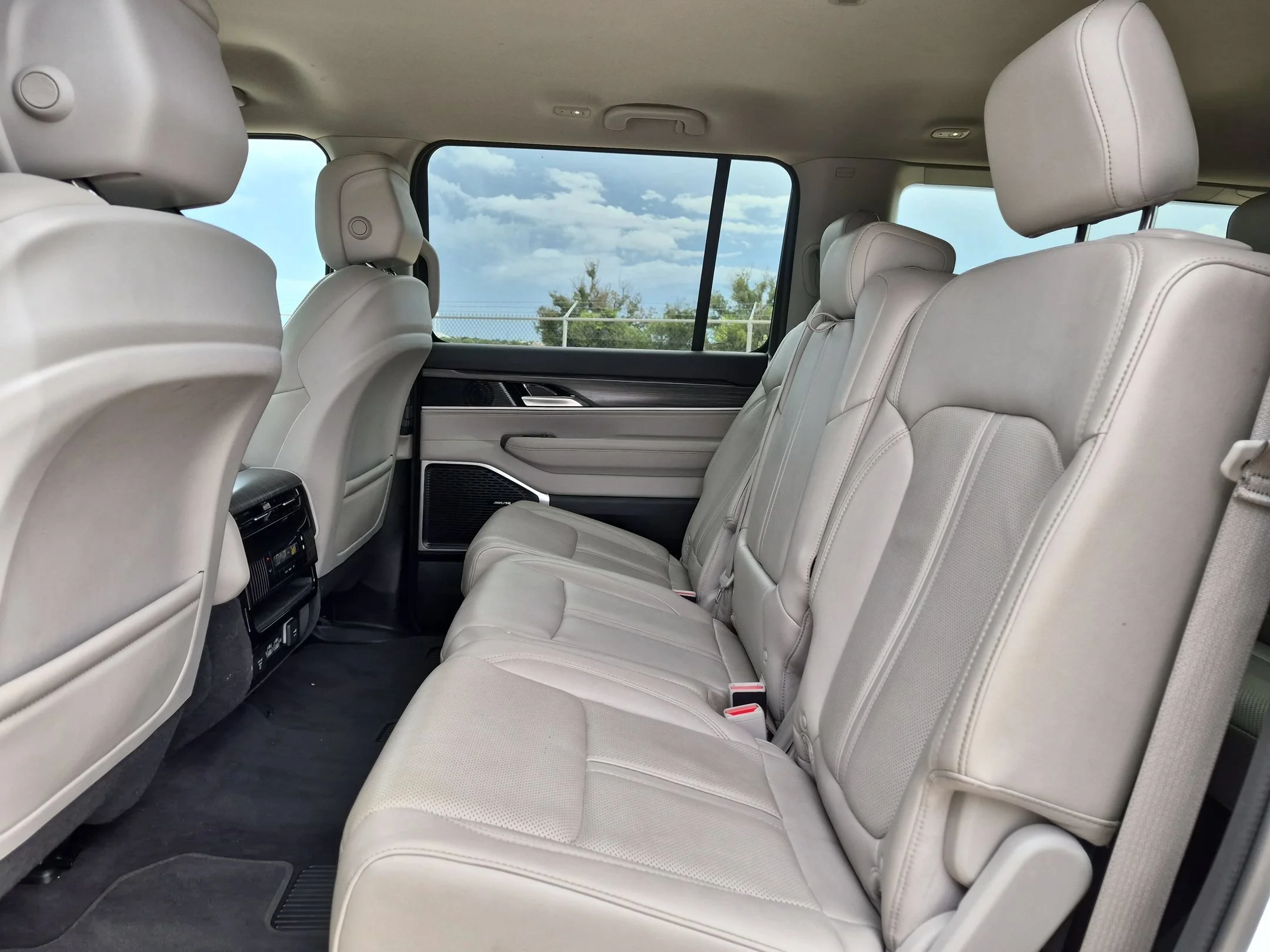 Used 2024 White Jeep Series II image 22