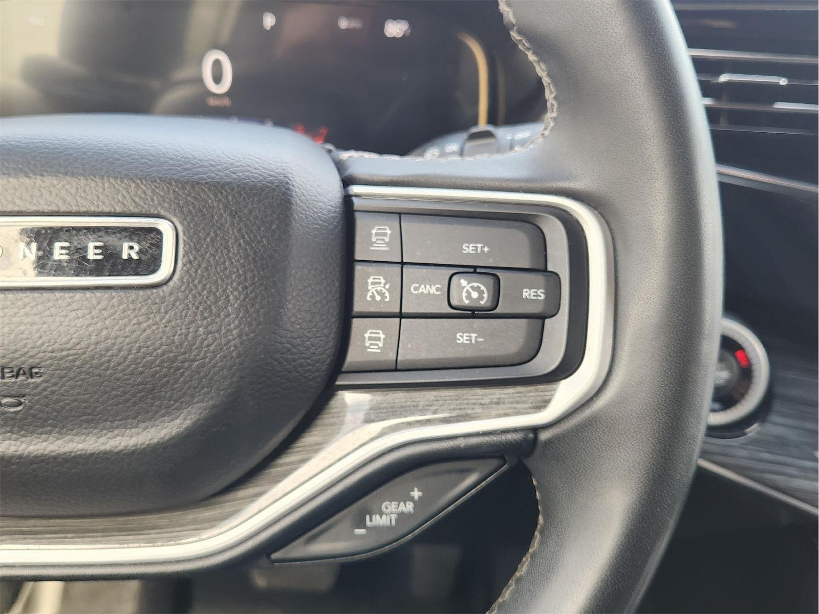 2022 Jeep Wagoneer photo 30 of 35