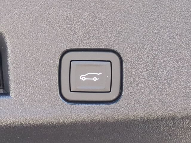 Used 2026 Polar White Tricoat Chevrolet RS image 29