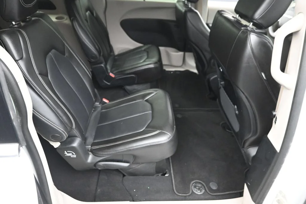Used 2023 White Chrysler Touring L image 11