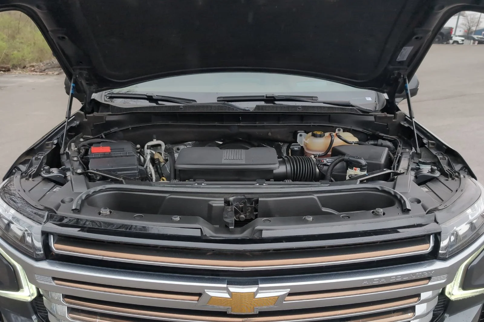 Used 2022 EVERGREEN GRAY METALLIC Chevrolet High Country image 31