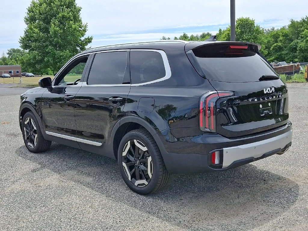 Used 2023 Ebony Black Kia EX image 8