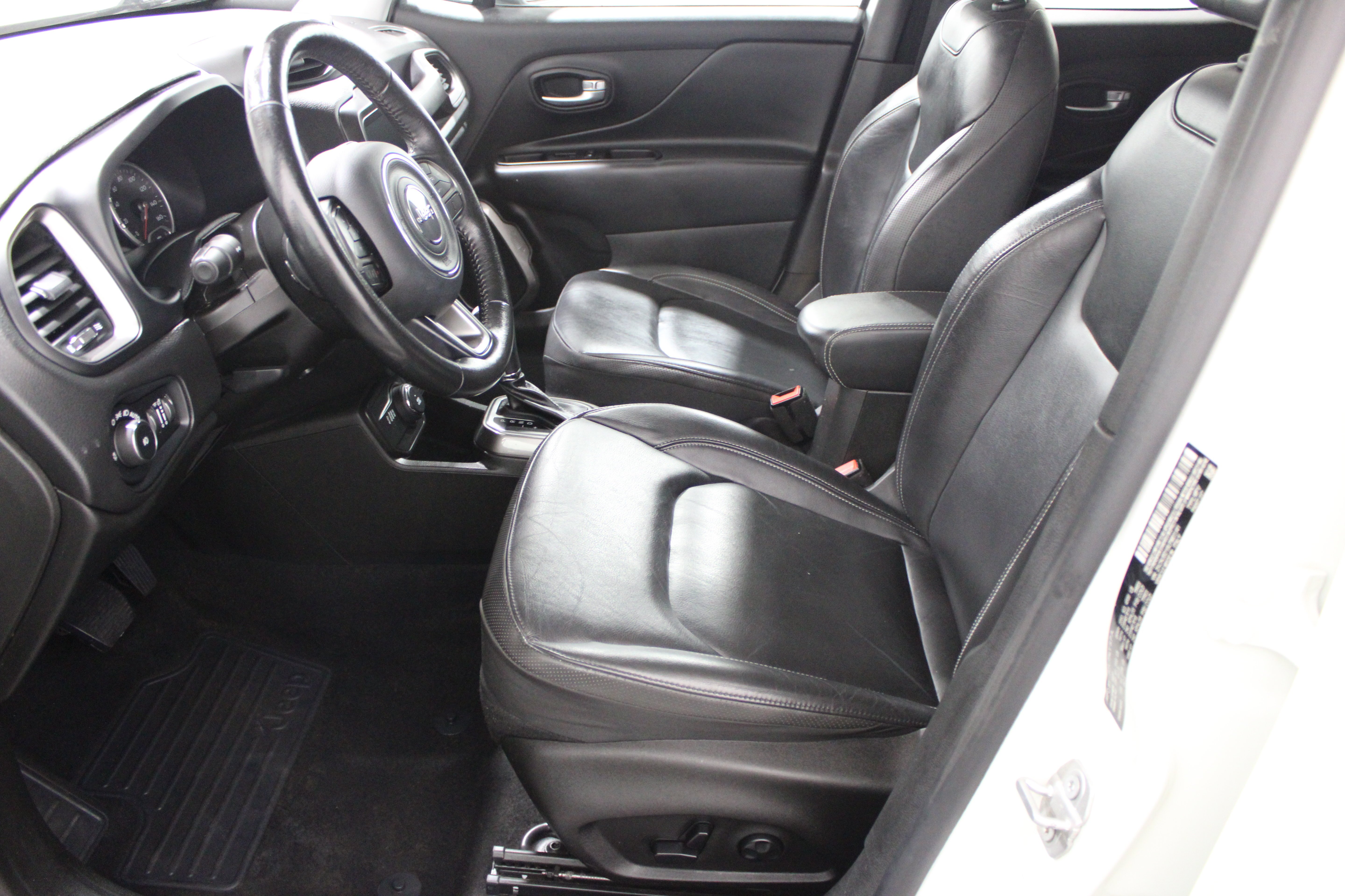 Used 2020 Alpine White Clearcoat Jeep Limited image 5