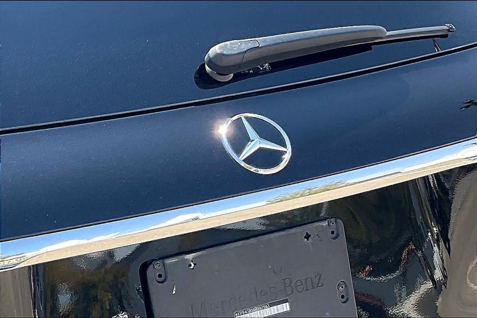 Used 2025 Obsidian Black Metallic Mercedes-Benz GLE 450e image 29