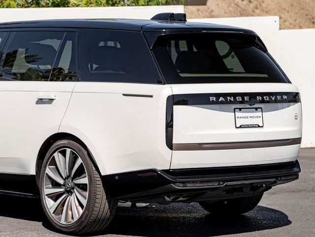 Used 2025 Icy White Gloss Land Rover SV image 10