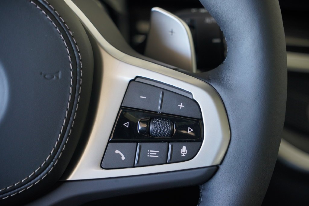 New 2026 Black Sapphire Metallic BMW xDrive40i image 24