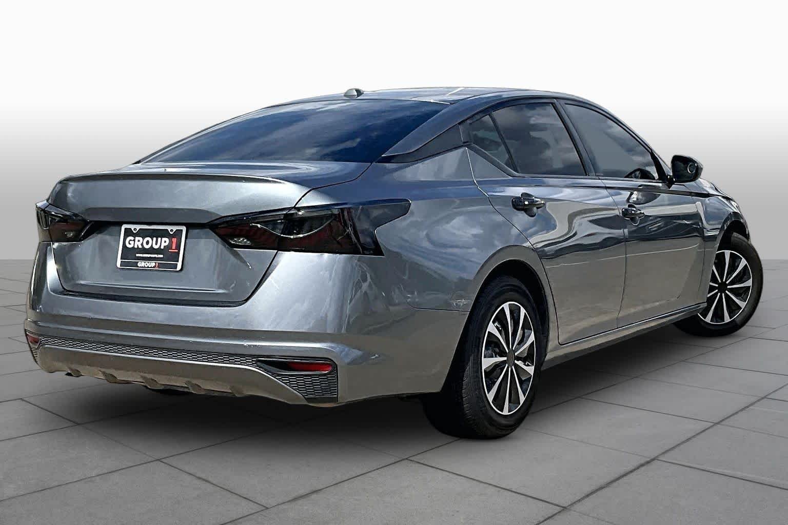 Used 2020 Gun Metallic Nissan 2.5 S image 11