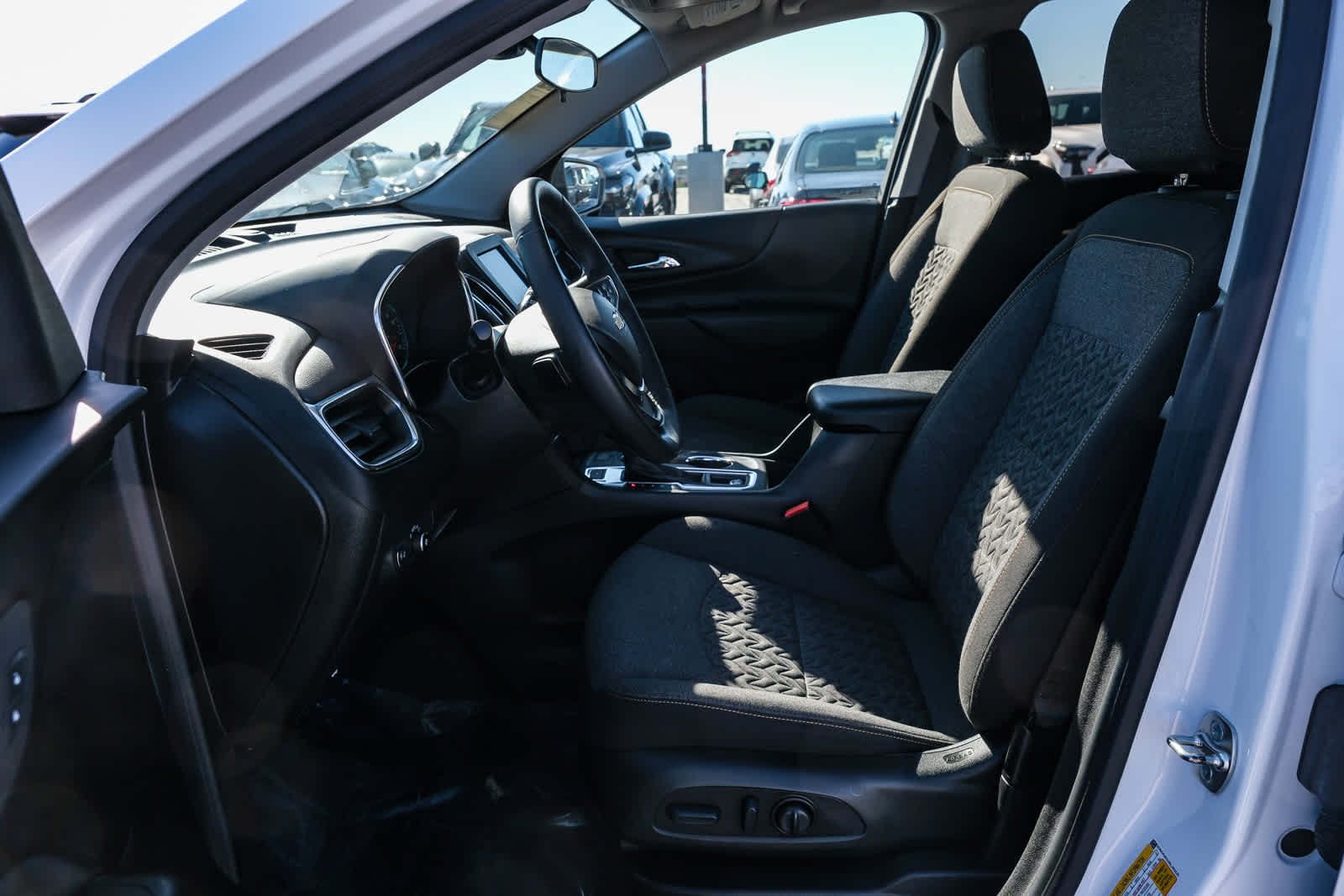 2024 Chevrolet Equinox LT - Photo 16